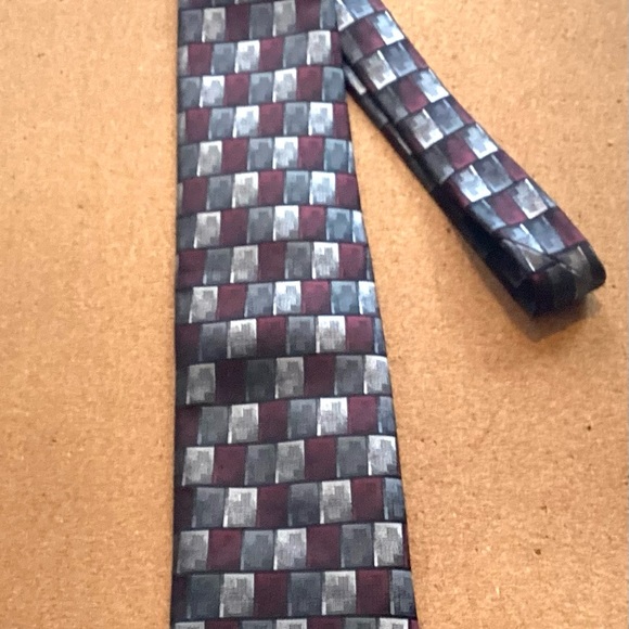 Like New Men’s Silk Tie by George - Picture 4 of 4